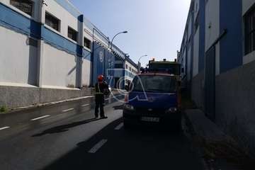 Incendio en la nave industrial de Martínez Cano en El Goro (Foto TA)